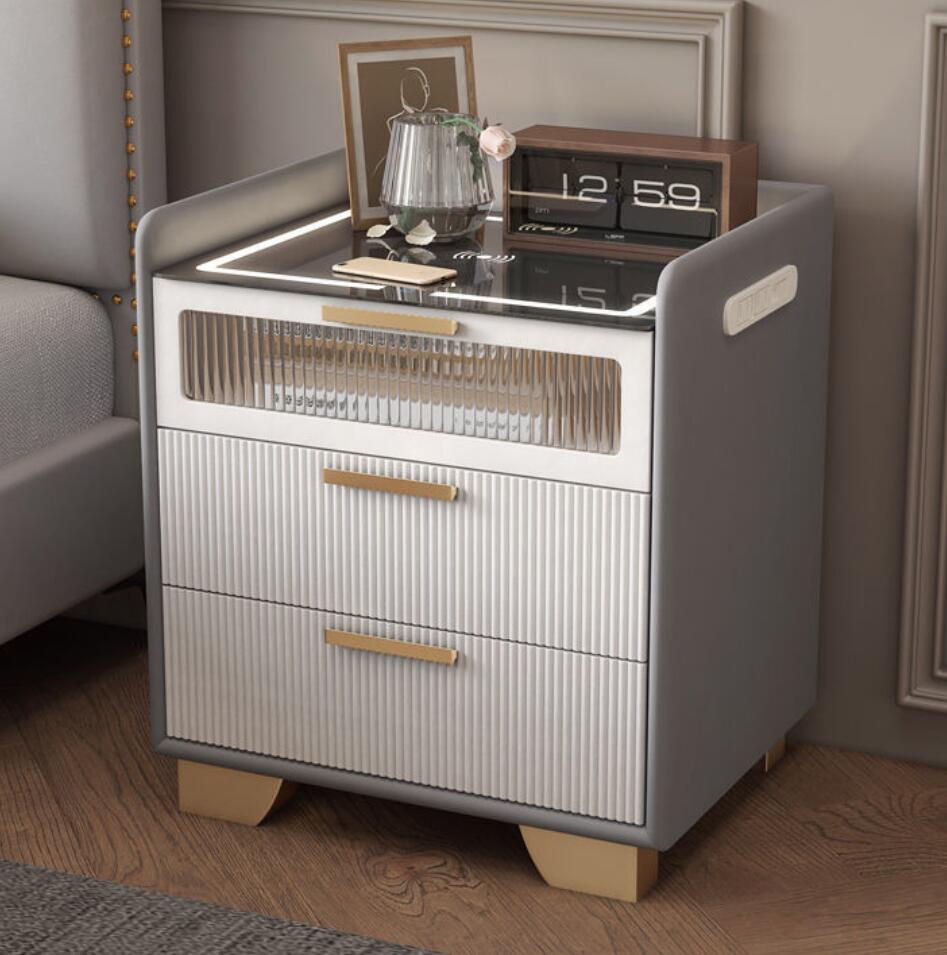 Moderner, leichter Nachttisch  – Smart Home Hotel Bewertung und Preis